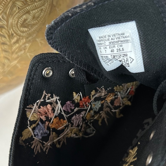 Hand Embroidered Converse High-tops - lugged sole - size 9w - Picture 9 of 11